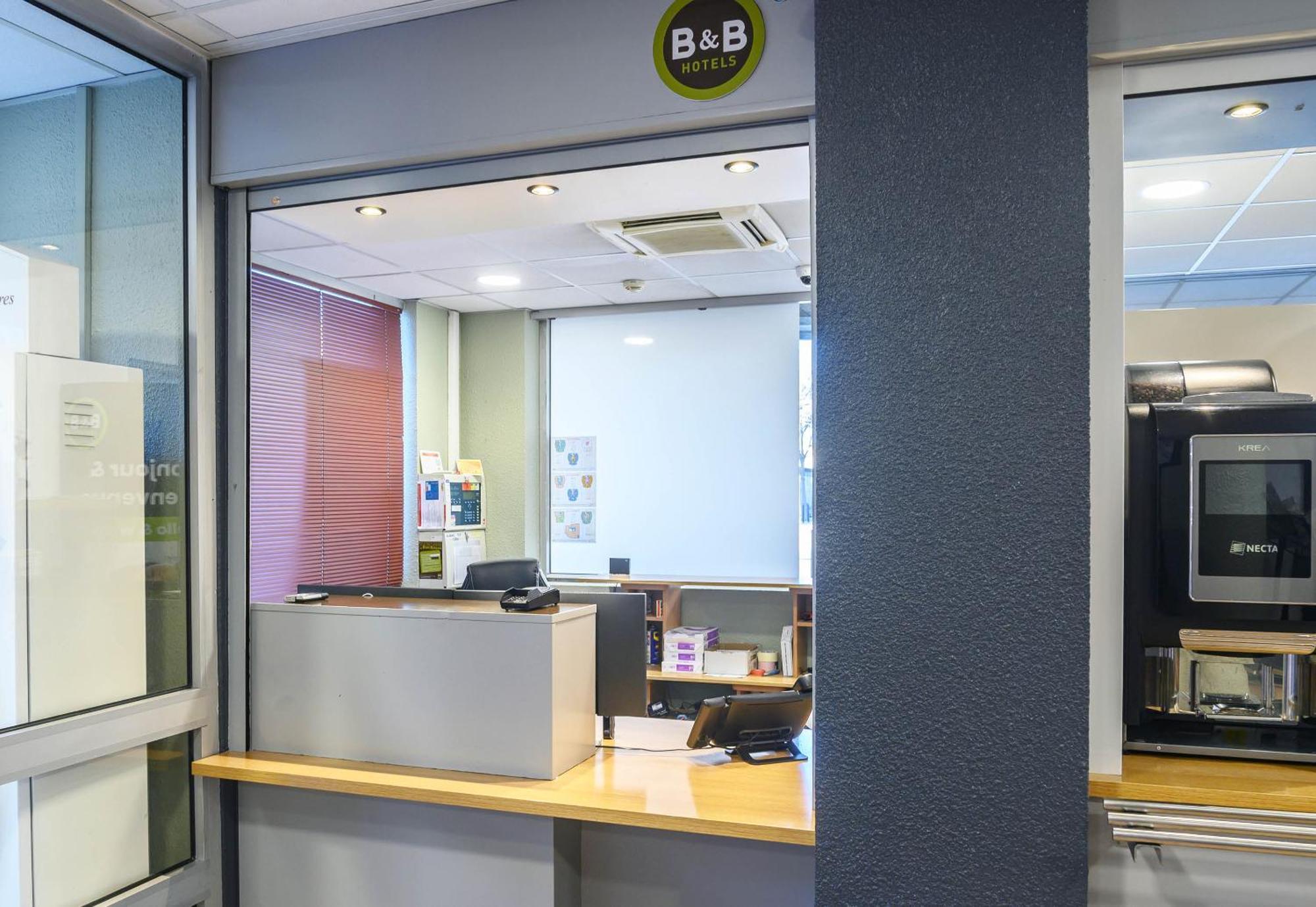 B&B Hotel Nimes Centre Arenes Buitenkant foto
