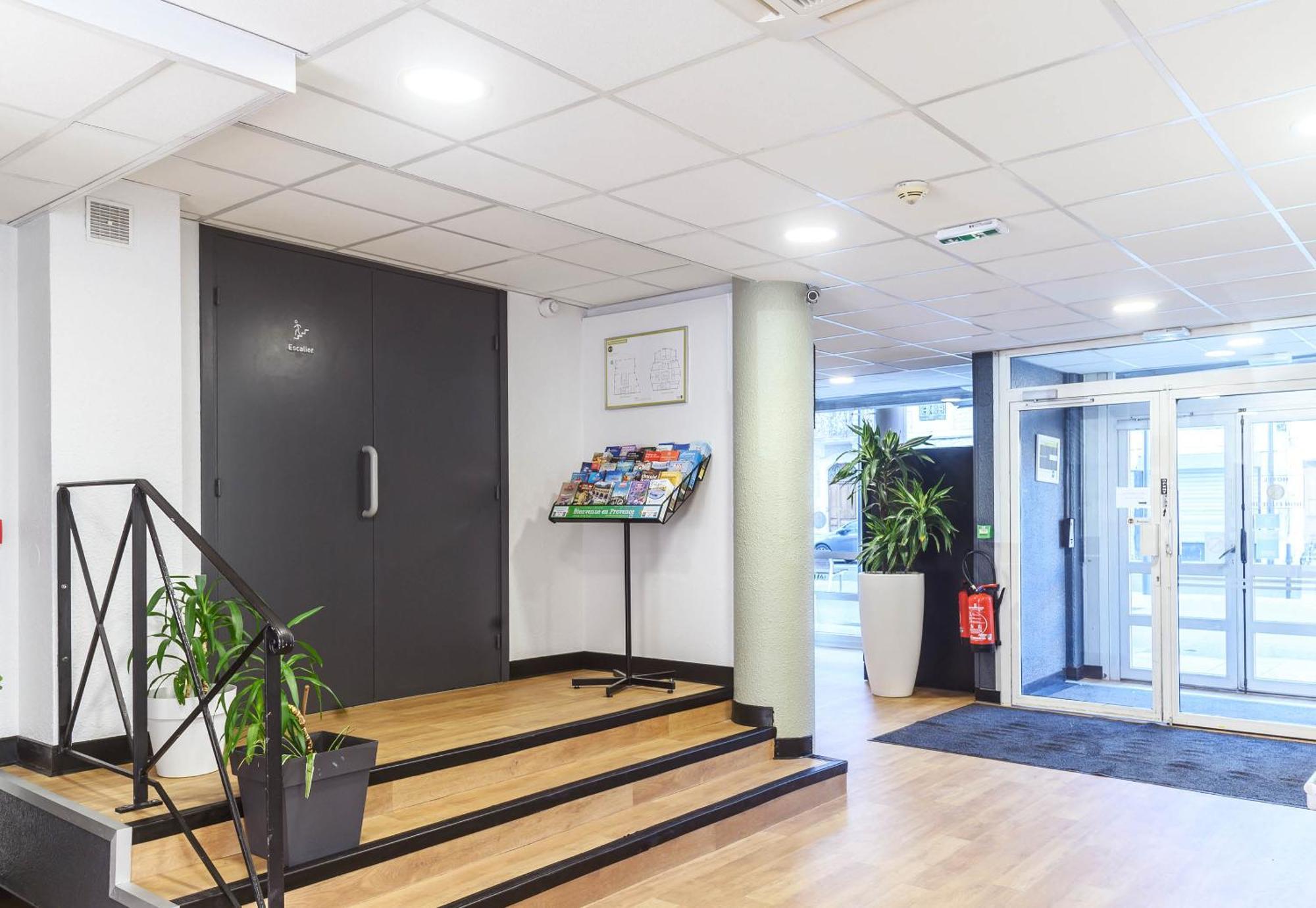 B&B Hotel Nimes Centre Arenes Buitenkant foto