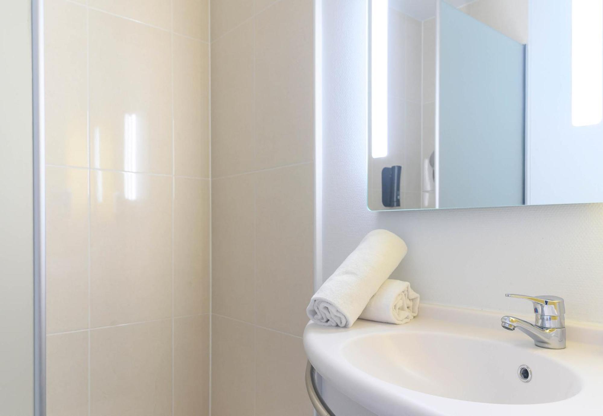 B&B Hotel Nimes Centre Arenes Buitenkant foto