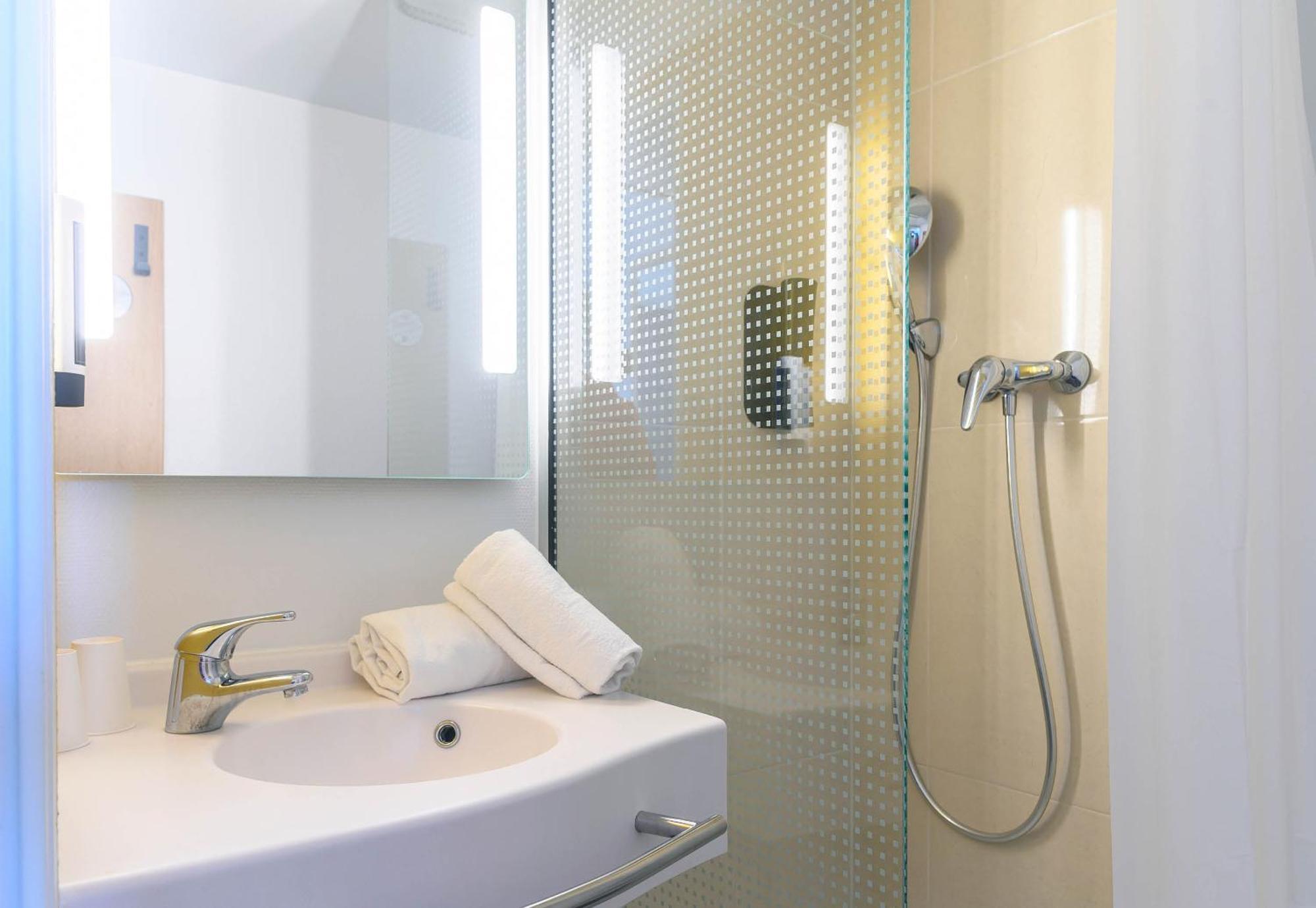B&B Hotel Nimes Centre Arenes Buitenkant foto